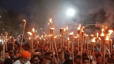 ঢাকার রাজপথে উঠল 'জয় শ্রীরাম' স্লোগান। ঢাকার রাজপথে উঠল 'জয় শ্রীরাম' স্লোগান।