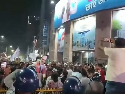  ‘ভারতীয় আধিপত্যবাদের’ বিরুদ্ধে ১১ দফা দাবি উত্থাপন করেছে এই বাংলাদেশ আজাদ পার্টি। 