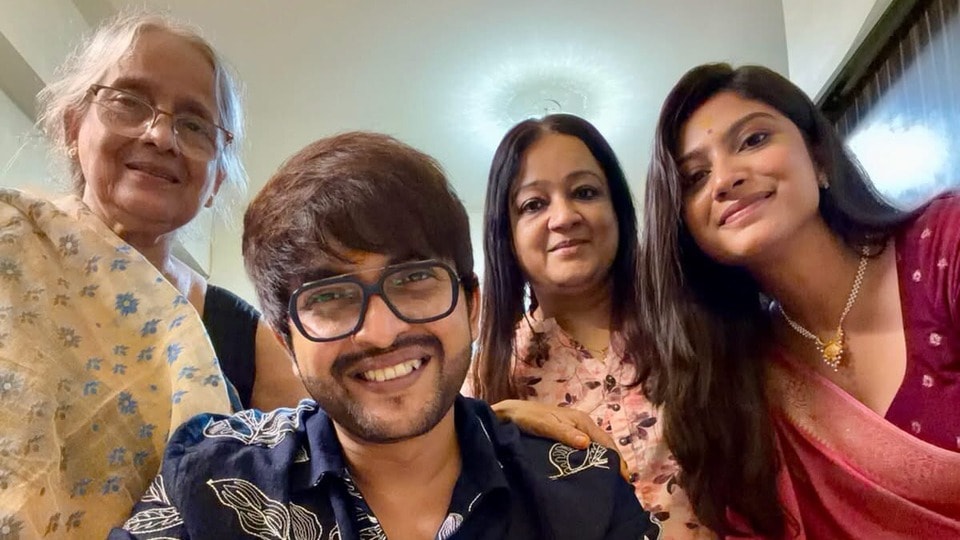 শাশুড়ির হাতের রান্না ও হবু বউয়ের হাসি, সৌরভের প্রাক-বিবাহ জামাইষষ্ঠী জমজমাট