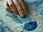 Learn how to differentiate between authentic and machine embroidery work. (Picture credit: Freepik)