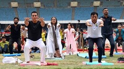 Akshay Kumar and Union Minister for Youth Affairs and Sports Mansukh Mandaviya engaged in an active yoga session. Both are seen doing the chair pose here.&nbsp; (Jitender Gupta)