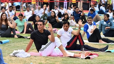 The actor and the minister were seen doing flexible yoga poses. This one is a seated half spinal twist.&nbsp; (Jitender Gupta)