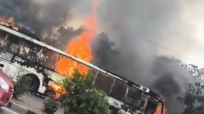 ఆర్టీసీ ఎలక్ట్రిక్ బస్సులో మంటలు ఆర్టీసీ ఎలక్ట్రిక్ బస్సులో మంటలు
