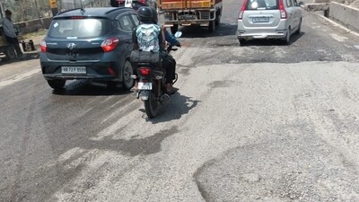 Geo-tagged surveys of damaged stretches were shared with NHAI and GMDA. Officials say repeated breakdowns are affecting operations and increasing maintenance. (HT ) Geo-tagged surveys of damaged stretches were shared with NHAI and GMDA. Officials say repeated breakdowns are affecting operations and increasing maintenance. (HT )