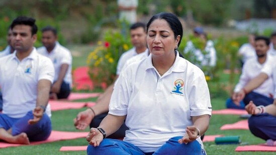 **EDS: THIRD PARTY IMAGE** In this image posted on June 21, 2026, Delhi Chief Minister Rekha Gupta performs yoga on the occasion of International Yoga Day, in New Delhi. (@BJP4Delhi/X via PTI Photo)
(PTI06_21_2026_000310B) (@BJP4Delhi)