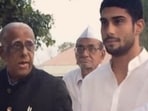 Prateik Babbar credited his maternal grandfather for raising him.
