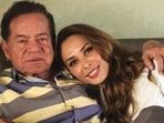 Iulia Vantur wished Salim Khan on Father's Day.