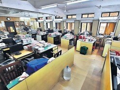  অর্থমন্ত্রী ঘোষণা করেন, সরকারি কর্মচারীদের জন্য ২০ শতাংশ মহার্ঘভাতা বৃদ্ধি করা হচ্ছে।