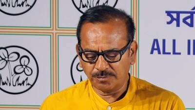 অরূপ তাঁর জবাবে দাবি করেছেন যে কোষাধ্যক্ষ হিসেবে দায়িত্বে থাকাকালীন তিনি একাধিক চেকে আগাম সই করেছিলেন। (Saikat paul) অরূপ তাঁর জবাবে দাবি করেছেন যে কোষাধ্যক্ষ হিসেবে দায়িত্বে থাকাকালীন তিনি একাধিক চেকে আগাম সই করেছিলেন। (Saikat paul)