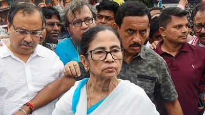 মমতা বন্দ্যোপাধ্যায় নেতাদের বলেন, নতুন সরকার মাত্র কয়েক সপ্তাহ আগে দায়িত্ব নিয়েছে। তাই তাদের প্রথম বাজেটকে সময় দেওয়া উচিত। (Sudipta Banerjee) মমতা বন্দ্যোপাধ্যায় নেতাদের বলেন, নতুন সরকার মাত্র কয়েক সপ্তাহ আগে দায়িত্ব নিয়েছে। তাই তাদের প্রথম বাজেটকে সময় দেওয়া উচিত। (Sudipta Banerjee)