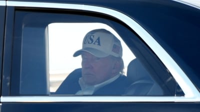 Amid escalating violence in Chicago, President Donald Trump urges military aid after seven deaths over the weekend. (AP Photo/Mark Schiefelbein)