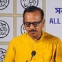 অরূপ তাঁর জবাবে দাবি করেছেন যে কোষাধ্যক্ষ হিসেবে দায়িত্বে থাকাকালীন তিনি একাধিক চেকে আগাম সই করেছিলেন। (Saikat paul)