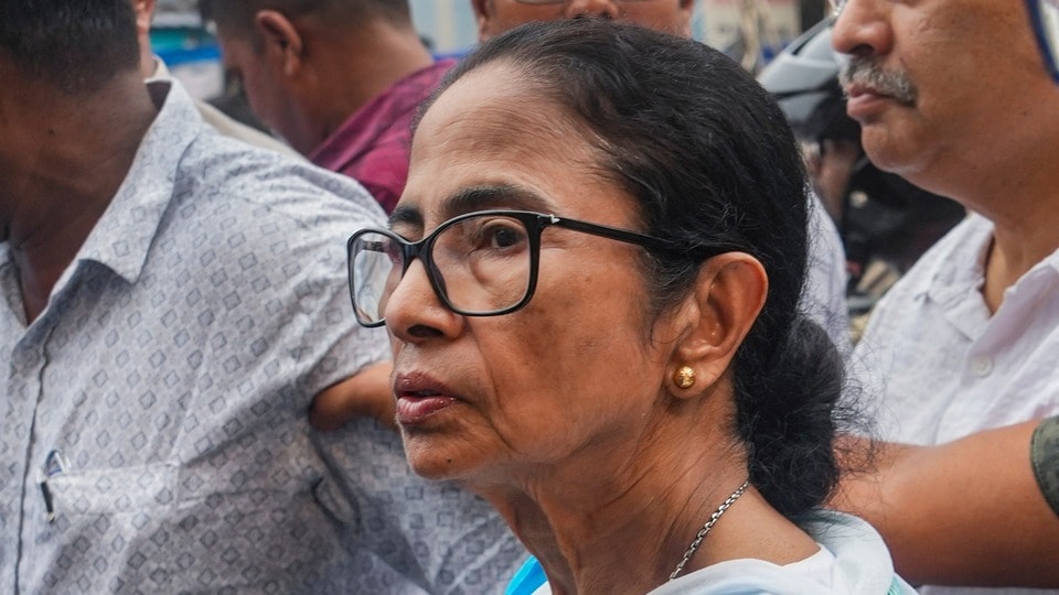 কলকাতা হাই কোর্টের তথ্য অনুযায়ী, সদ্য সমাপ্ত বিধানসভা নির্বাচনের ফল চ্যালেঞ্জ করে তৃণমূলের মাত্র ৮ জন প্রার্থী নির্বাচন মামলা বা ইলেকশন পিটিশন দায়ের করেছেন। (PTI)