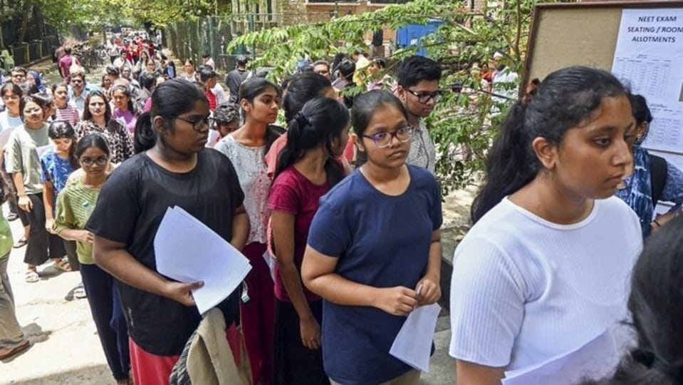 বিহারে অন্যের হয়ে পরীক্ষা দিতে গিয়ে পাকড়াও ৯ ভুয়ো পরীক্ষার্থী (সৌজন্যে টুইটার)
