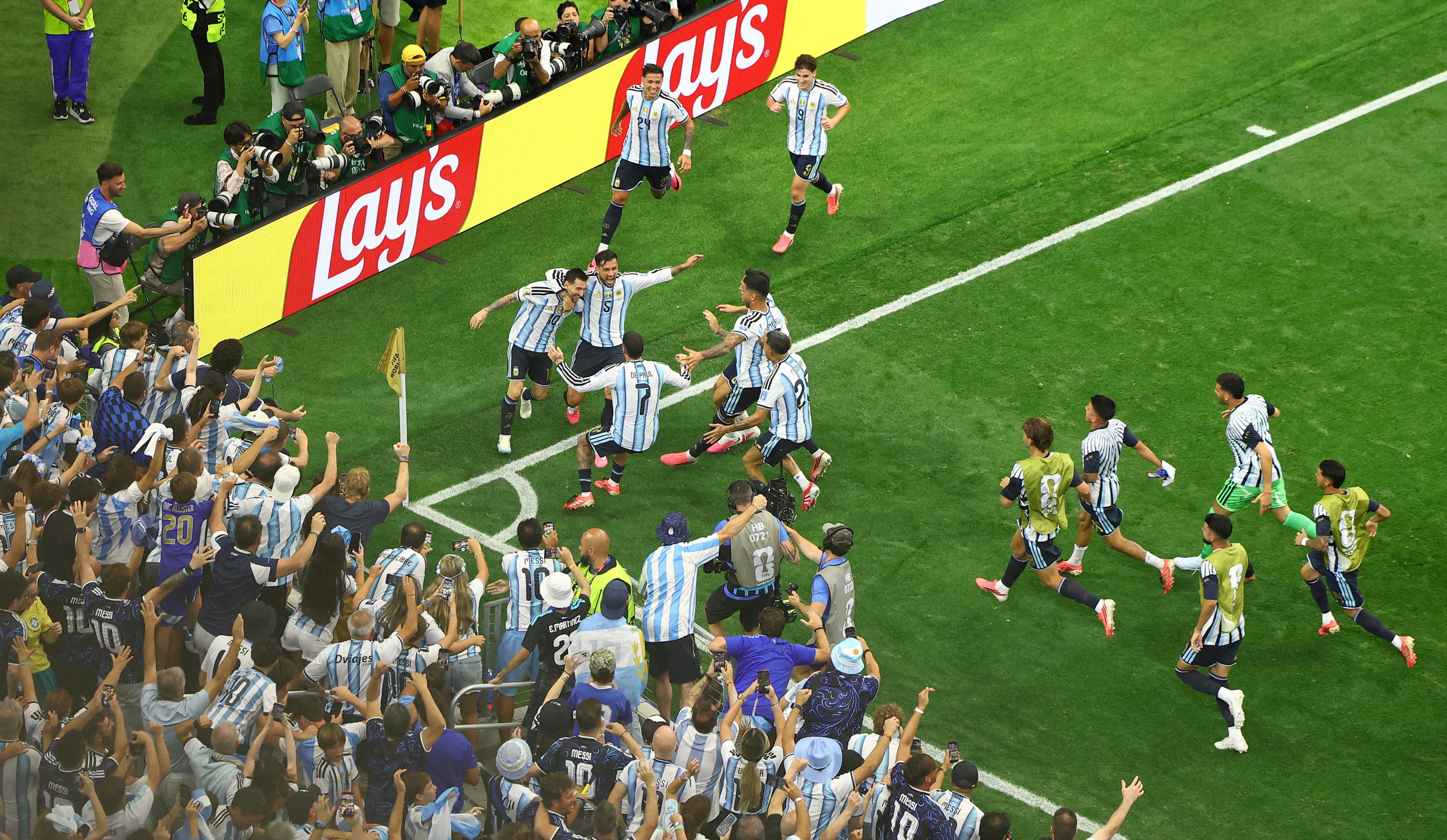 Soccer Football - FIFA World Cup 2026 - Group J - Argentina v Austria - Dallas Stadium, Arlington, Texas, U.S. - June 22, 2026 Argentina's Lionel Messi celebrates scoring their second goal with teammates REUTERS/Issei Kato     TPX IMAGES OF THE DAY (REUTERS)