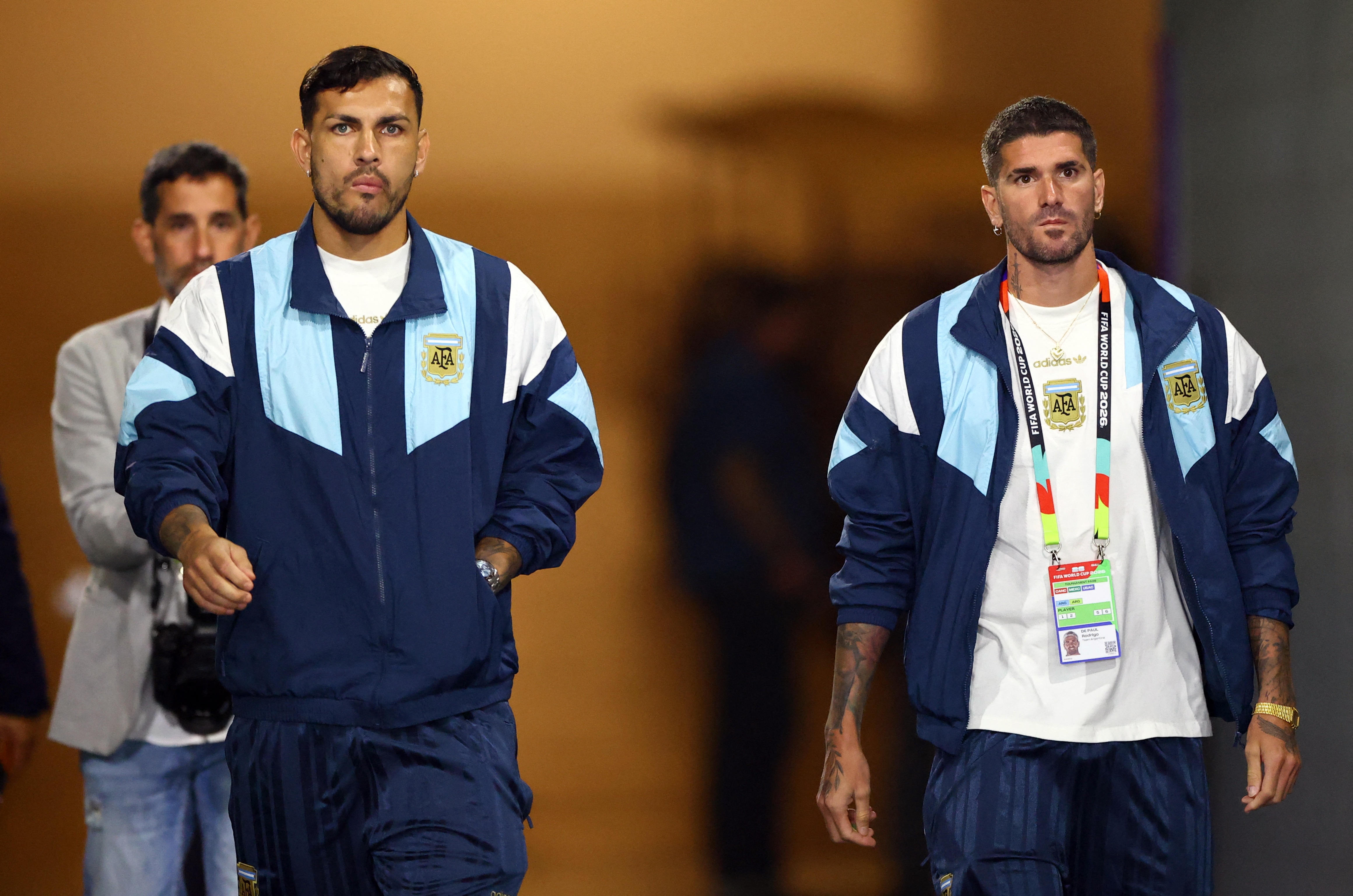 Soccer Football - FIFA World Cup 2026 - Group J - Argentina v Austria - Dallas Stadium, Arlington, Texas, U.S. - June 22, 2026 Argentina's Rodrigo De Paul and Leandro Paredes arrive at the stadium before the match REUTERS/Hannah Mckay (REUTERS)