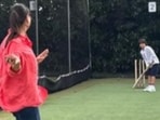 Kareena Kapoor compares her bowling skills with that of Jaspit Bumrah. Kareena Kapoor compares her bowling skills with that of Jaspit Bumrah.