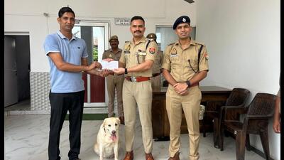 Recognising Mary’s role in the investigation, Sambhal superintendent of police (SP) Krishan Kumar Bishnoi on Monday rewarded Mary with a cheque of ₹10,000. (Sourced) Recognising Mary’s role in the investigation, Sambhal superintendent of police (SP) Krishan Kumar Bishnoi on Monday rewarded Mary with a cheque of ₹10,000. (Sourced)