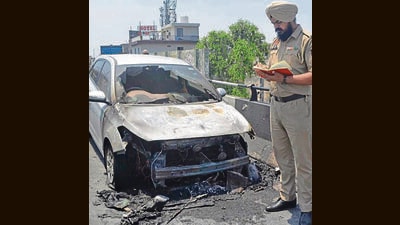 The car that caught fire on Atam Nagar flyover in Ludhiana on Tuesday. (Gurpreet Singh/HT) The car that caught fire on Atam Nagar flyover in Ludhiana on Tuesday. (Gurpreet Singh/HT)