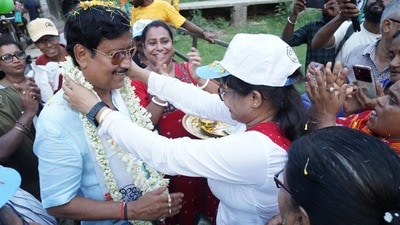 সব্যসাচী দত্তের ঘনিষ্ঠ মহিলার বাড়ি থেকে তিন কেজি সোনা উদ্ধার করা হল। (ফাইল ছবি, সৌজন্যে ফেসবুক Sabyasachi Dutta) সব্যসাচী দত্তের ঘনিষ্ঠ মহিলার বাড়ি থেকে তিন কেজি সোনা উদ্ধার করা হল। (ফাইল ছবি, সৌজন্যে ফেসবুক Sabyasachi Dutta)