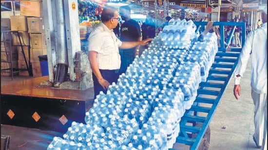 27 illegal hawkers booked in Pune railway crackdown