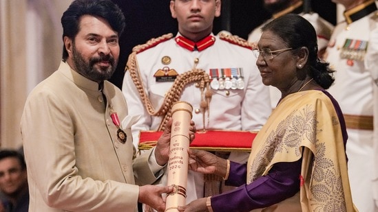 Padma Awards 2026: పద్మ భూషణ్ అందుకున్న మమ్ముట్టి.. ధురంధర్ స్టార్ మాధవన్కు పద్మశ్రీ (PTI)