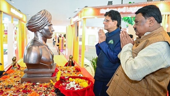 File: Union minister Piyush Goyal pays tribute to freedom fighter Bhagwan Birsa Munda with Union Minister for Tribal Affairs Jual Oram (ANI)