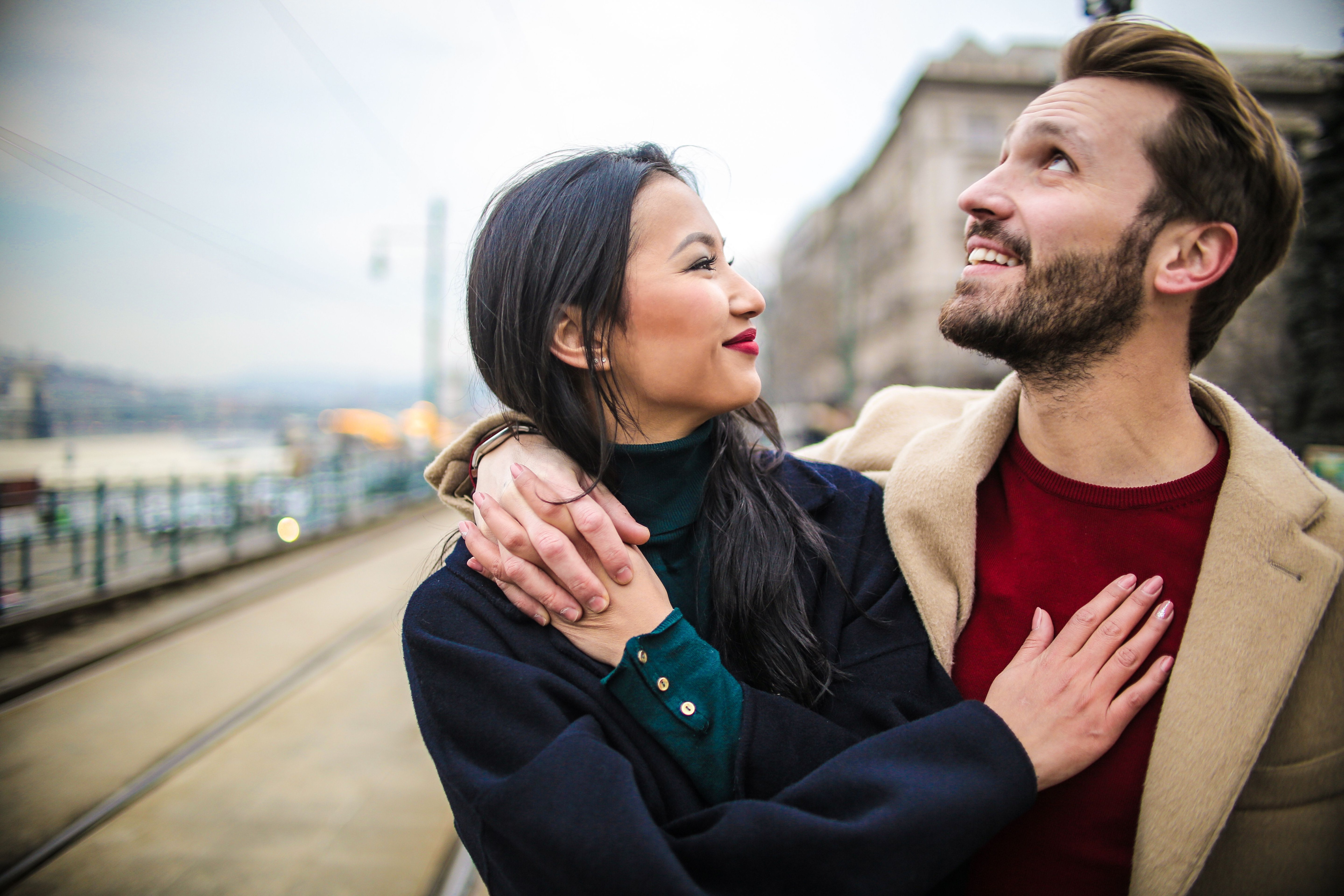 In the early stages of a relationship, people naturally express gratitude more openly. (Pexel)