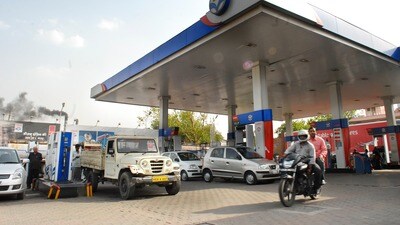 E20 పెట్రోల్తో వాహన ఇన్సూరెన్స్ రద్దు కాదు: కేంద్రం కీలక ప్రకటన E20 పెట్రోల్తో వాహన ఇన్సూరెన్స్ రద్దు కాదు: కేంద్రం కీలక ప్రకటన
