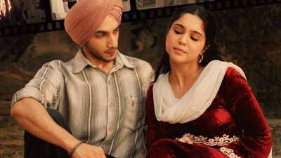 Main Vaapas Aaunga box office collection day 12: The film shocked everyone by minting more on its second Friday than in its first day. Main Vaapas Aaunga box office collection day 12: The film shocked everyone by minting more on its second Friday than in its first day.