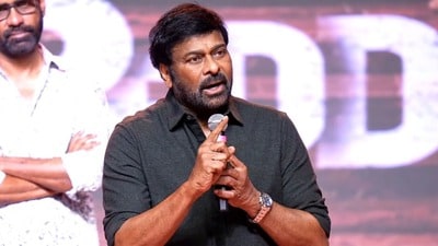 Chiranjeevi: చిరంజీవి కామెంట్స్ దుమారం.. 'అవార్డుకు ఎన్నో దారులు' అర్థమేంటి? సోషల్ మీడియాలో విమర్శలు Chiranjeevi: చిరంజీవి కామెంట్స్ దుమారం.. 'అవార్డుకు ఎన్నో దారులు' అర్థమేంటి? సోషల్ మీడియాలో విమర్శలు