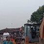 তারাতলায় নির্মীয়মাণ গুদামের (গোডাউনের) ছাদ ভেঙে পড়ল।