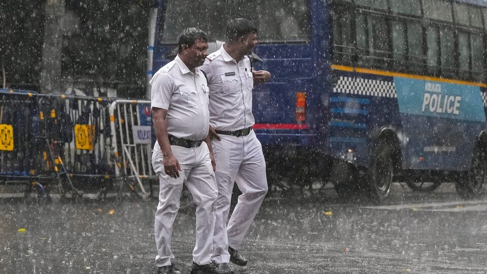 আজ কলকাতায় বৃষ্টি হবে। তবে মঙ্গলবারের থেকে কিছুটা কম থাকবে। (ছবি সৌজন্যে পিটিআই)