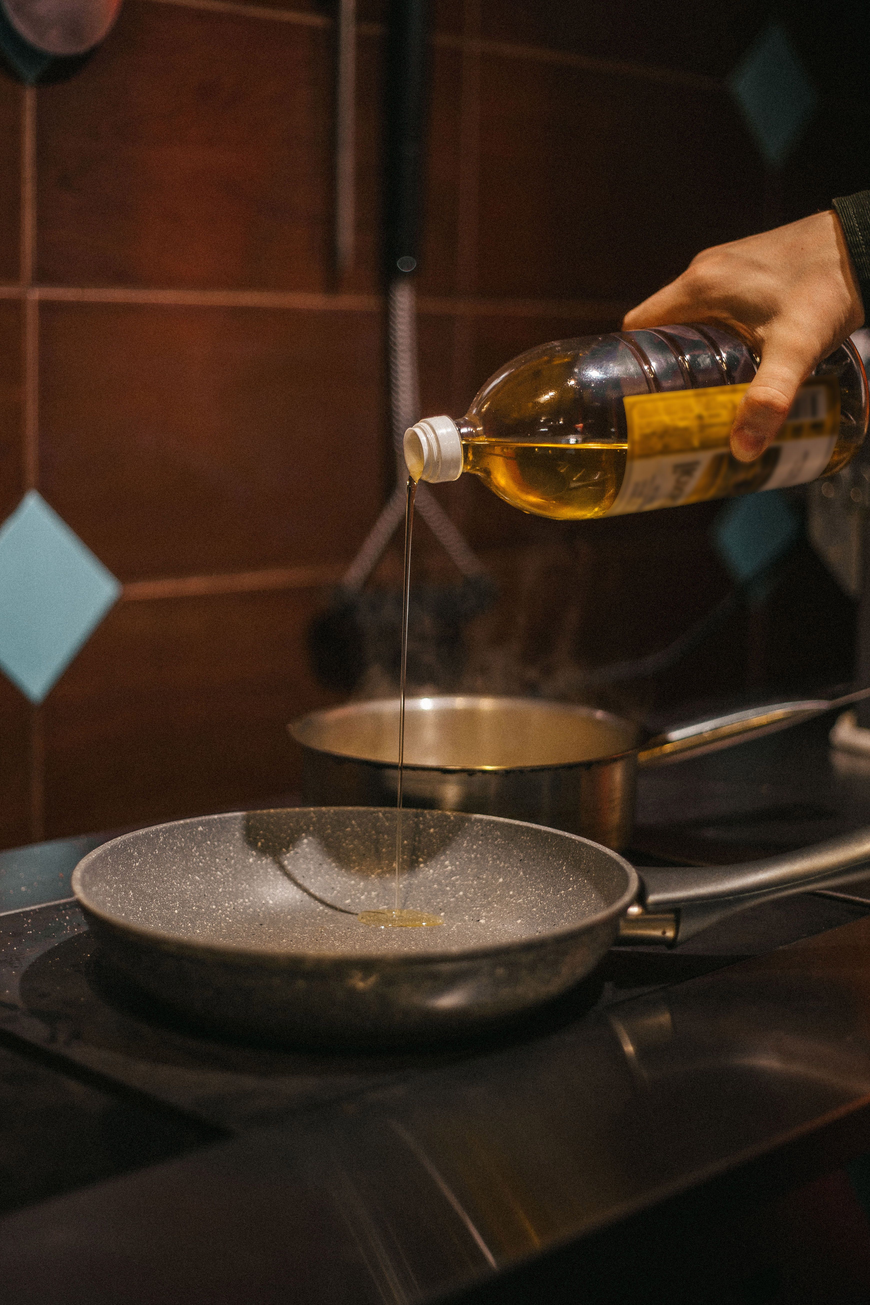 Wood-pressed oils are extracted with minimal processing to help preserve their natural flavour and nutritional value. (Pexel) Wood-pressed oils are extracted with minimal processing to help preserve their natural flavour and nutritional value. (Pexel)