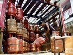 LPG Cylinders: ఎల్‌పీజీ సిలిండర్లపై కేంద్రం సంచలన నిర్ణయం.. ఆంక్షలన్నీ రద్దు.. వ్యాపారులకు గుడ్ న్యూస్..(ANI)
