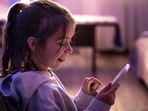Children are attracted to the constant stimulation presented by screens in form of loud music and bright content. (Picture credit: Freepik)