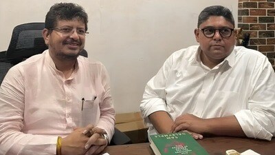 অভিষেকের প্রাক্তন আইনজীবী সঞ্জয় বসু এবং বিরোধী দলনেতা ঋতব্রত বন্দ্যোপাধ্যায়ের বৈঠক হয়েছে। অভিষেকের প্রাক্তন আইনজীবী সঞ্জয় বসু এবং বিরোধী দলনেতা ঋতব্রত বন্দ্যোপাধ্যায়ের বৈঠক হয়েছে।