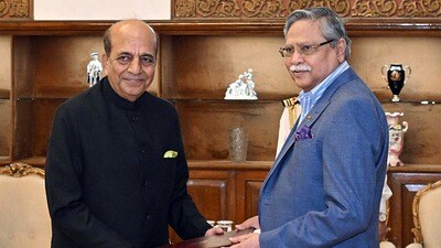 ঢাকায় নয়া হাইকমিশনার দীনেশ ত্রিবেদীকে মন্ত্রীর মর্যাদা (Bangabhaban) ঢাকায় নয়া হাইকমিশনার দীনেশ ত্রিবেদীকে মন্ত্রীর মর্যাদা (Bangabhaban)