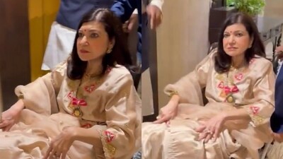 Alka Yagnik explains wheelchair use after Padma Bhushan ceremony.