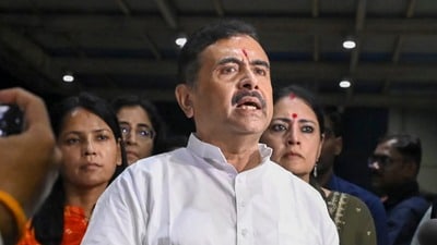 Kolkata: West Bengal Chief Minister Suvendu Adhikari, Municipal Affairs Minister Agnimitra Paul and others interacts with the media as they visit injured persons at SSKM Hospital, in Kolkata, West Bengal, Wednesday, June 24, 2026. At least four people died and 17 others were hospitalised after a three-storey under-construction warehouse in the Taratala area of west Kolkata collapsed on Wednesday afternoon, trapping several people underneath the rubble, a senior West Bengal health department officer said. (PTI Photo) (PTI06_24_2026_000524B) *** Local Caption *** (PTI) Kolkata: West Bengal Chief Minister Suvendu Adhikari, Municipal Affairs Minister Agnimitra Paul and others interacts with the media as they visit injured persons at SSKM Hospital, in Kolkata, West Bengal, Wednesday, June 24, 2026. At least four people died and 17 others were hospitalised after a three-storey under-construction warehouse in the Taratala area of west Kolkata collapsed on Wednesday afternoon, trapping several people underneath the rubble, a senior West Bengal health department officer said. (PTI Photo) (PTI06_24_2026_000524B) *** Local Caption *** (PTI)