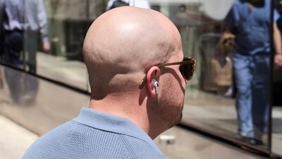 Reddit’s r/bald subreddit page is the community’s high-fiving, shaka-throwing town square. Founded in 2011, it now has almost half a million followers and 1.2 million weekly visitors. Reddit’s r/bald subreddit page is the community’s high-fiving, shaka-throwing town square. Founded in 2011, it now has almost half a million followers and 1.2 million weekly visitors.