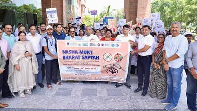 s part of the campaign, more than 200 students from Sharda University’s medical, dental and psychiatry departments participated in an awareness rally in Greater Noida on Wednesday. (HT Photo) s part of the campaign, more than 200 students from Sharda University’s medical, dental and psychiatry departments participated in an awareness rally in Greater Noida on Wednesday. (HT Photo)