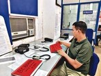At DFS’s control room, a telecaller sends the details of a fire to a broadcast desk who then calls and informs the nearest fire station.