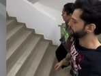 A Mumbai man shared how rain stopped all five lifts, forcing him to climb 30 floors despite paying  <span class='webrupee'>₹</span>1 lakh rent.