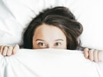 The oncologist underlines that every night, our brain releases melatonin that repairs damaged DNA, controls abnormal cell growth, and reduces cancer-driving hormones.