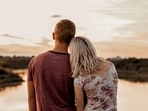 Kelsey Wonderlin shares tips for avoiding overgiving in new relationships.
(Unsplash)