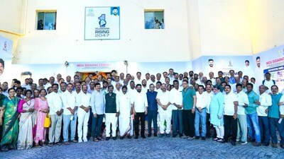 ఉద్యోగులతో సీఎం రేవంత్ రెడ్డి, మంత్రులు ఉద్యోగులతో సీఎం రేవంత్ రెడ్డి, మంత్రులు
