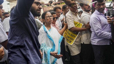 Kolkata: TMC chairperson Mamata Banerjee takes part in a protest march against hawker eviction without rehabilitation, in Kolkata, on June 17 (PTI) (HT_PRINT) Kolkata: TMC chairperson Mamata Banerjee takes part in a protest march against hawker eviction without rehabilitation, in Kolkata, on June 17 (PTI) (HT_PRINT)