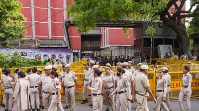 కేంద్ర ఎన్నికల సంఘం కార్యాలయం (PTI) కేంద్ర ఎన్నికల సంఘం కార్యాలయం (PTI)