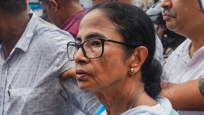 ‘সোনার তরী’ নামে পরিচিত এই চারতলা বাড়িটি প্রাক্তন মুখ্যমন্ত্রী মমতা বন্দ্যোপাধ্যায়ের ভাই অজিত বন্দ্যোপাধ্যায়ের বলে জানা যায়। (PTI) ‘সোনার তরী’ নামে পরিচিত এই চারতলা বাড়িটি প্রাক্তন মুখ্যমন্ত্রী মমতা বন্দ্যোপাধ্যায়ের ভাই অজিত বন্দ্যোপাধ্যায়ের বলে জানা যায়। (PTI)